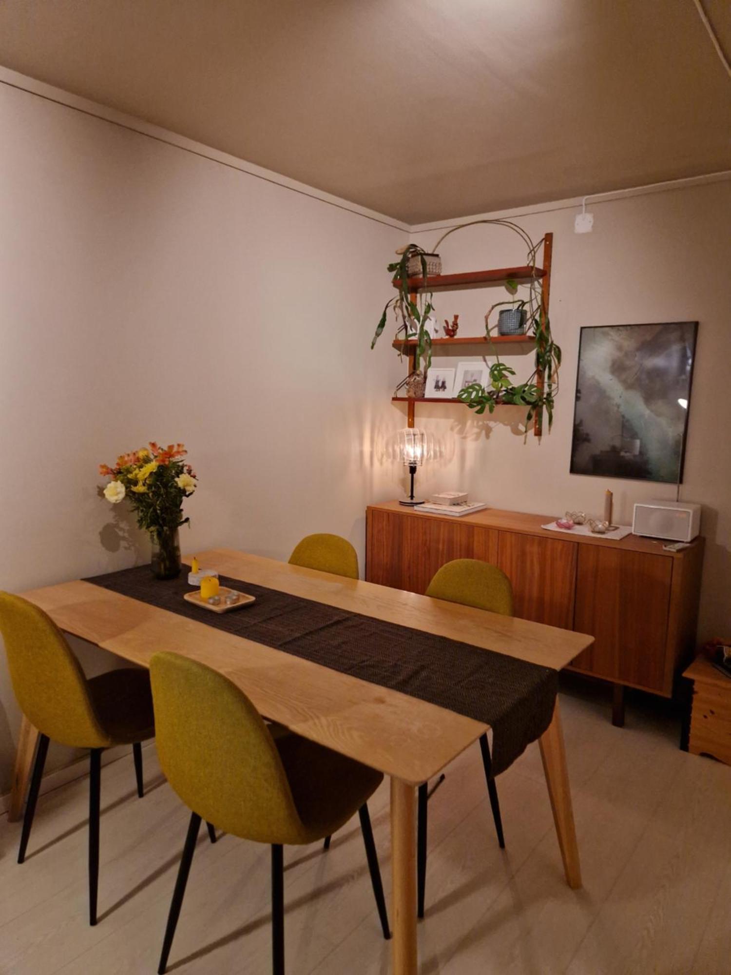 Appartamento Balkong Med Utsikt Og Gratis Parkering I Garasje