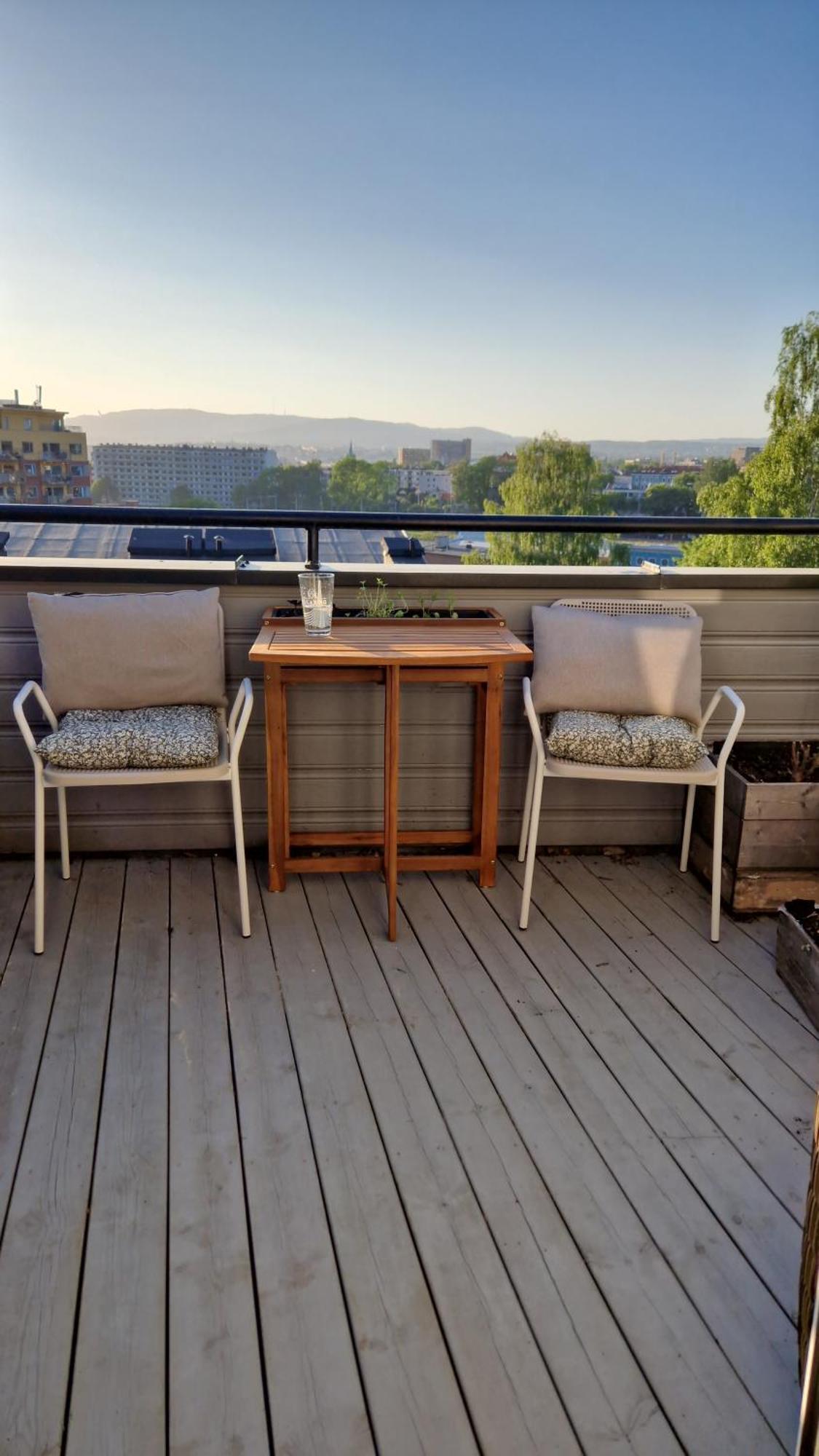 Apartamento Balkong Med Utsikt Og Gratis Parkering I Garasje